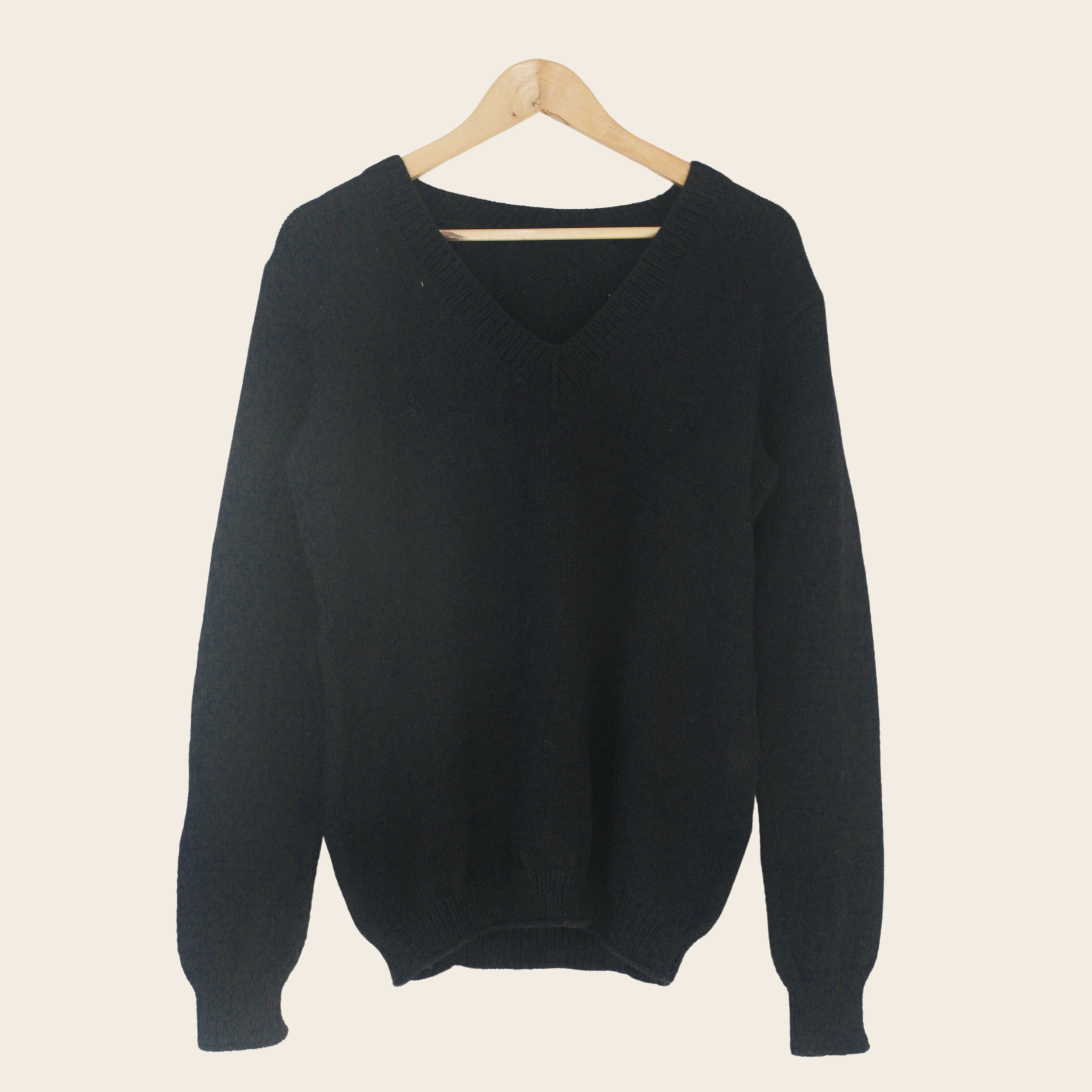 Eco-Friendly Forma Pullover for Men – Handknitted Minimal Classic Design